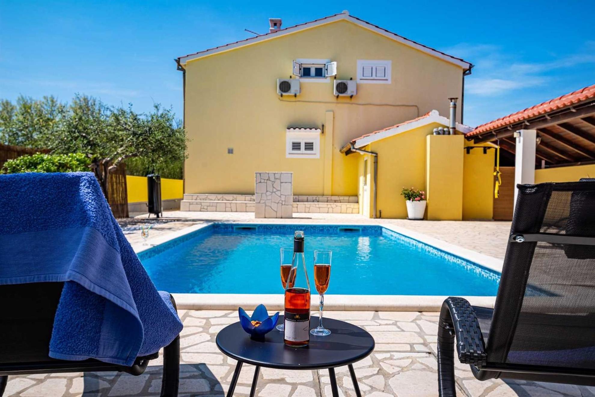 Apartment House Simoni With Pool, Zadar County بريفلاكا المظهر الخارجي الصورة