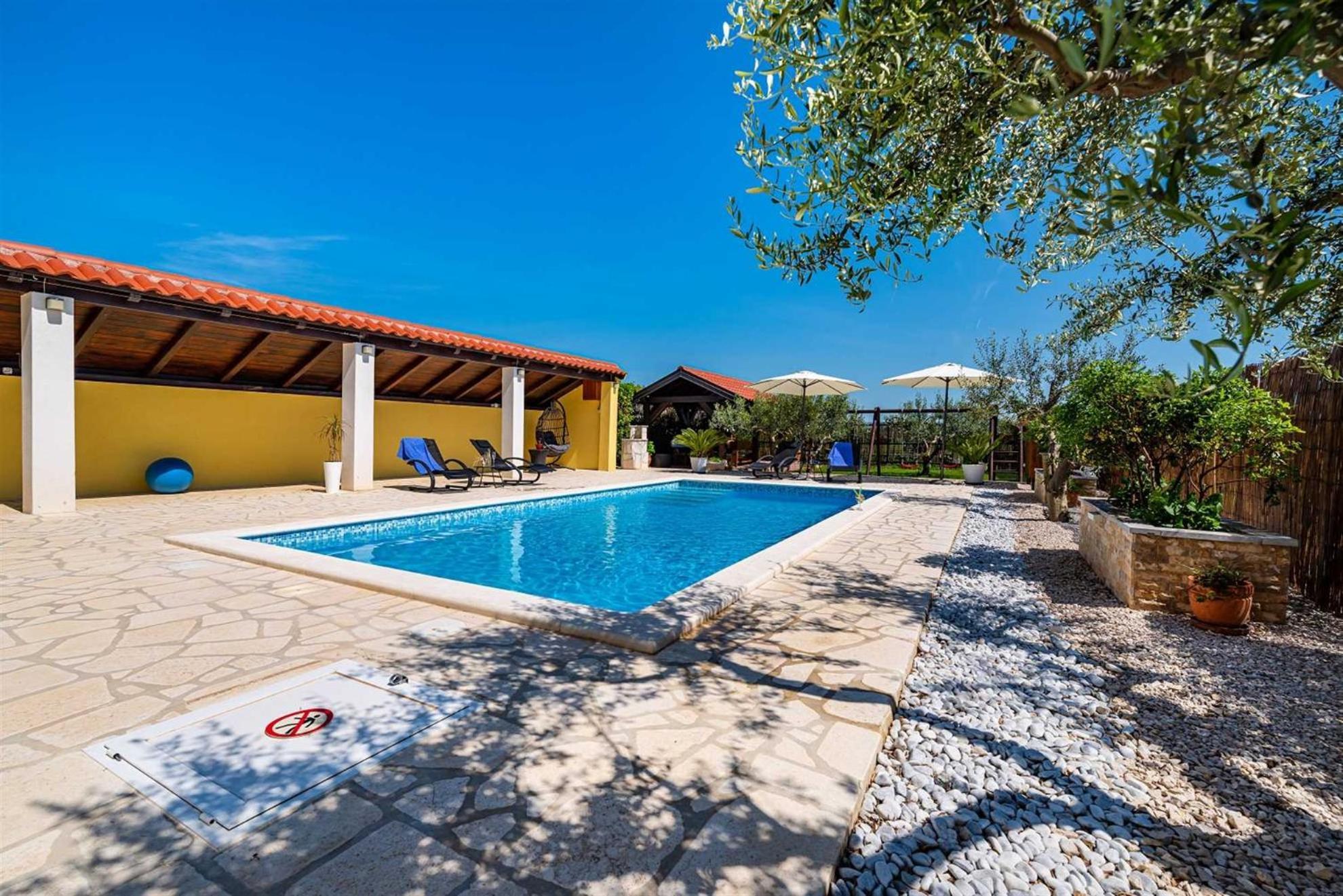 Apartment House Simoni With Pool, Zadar County بريفلاكا المظهر الخارجي الصورة